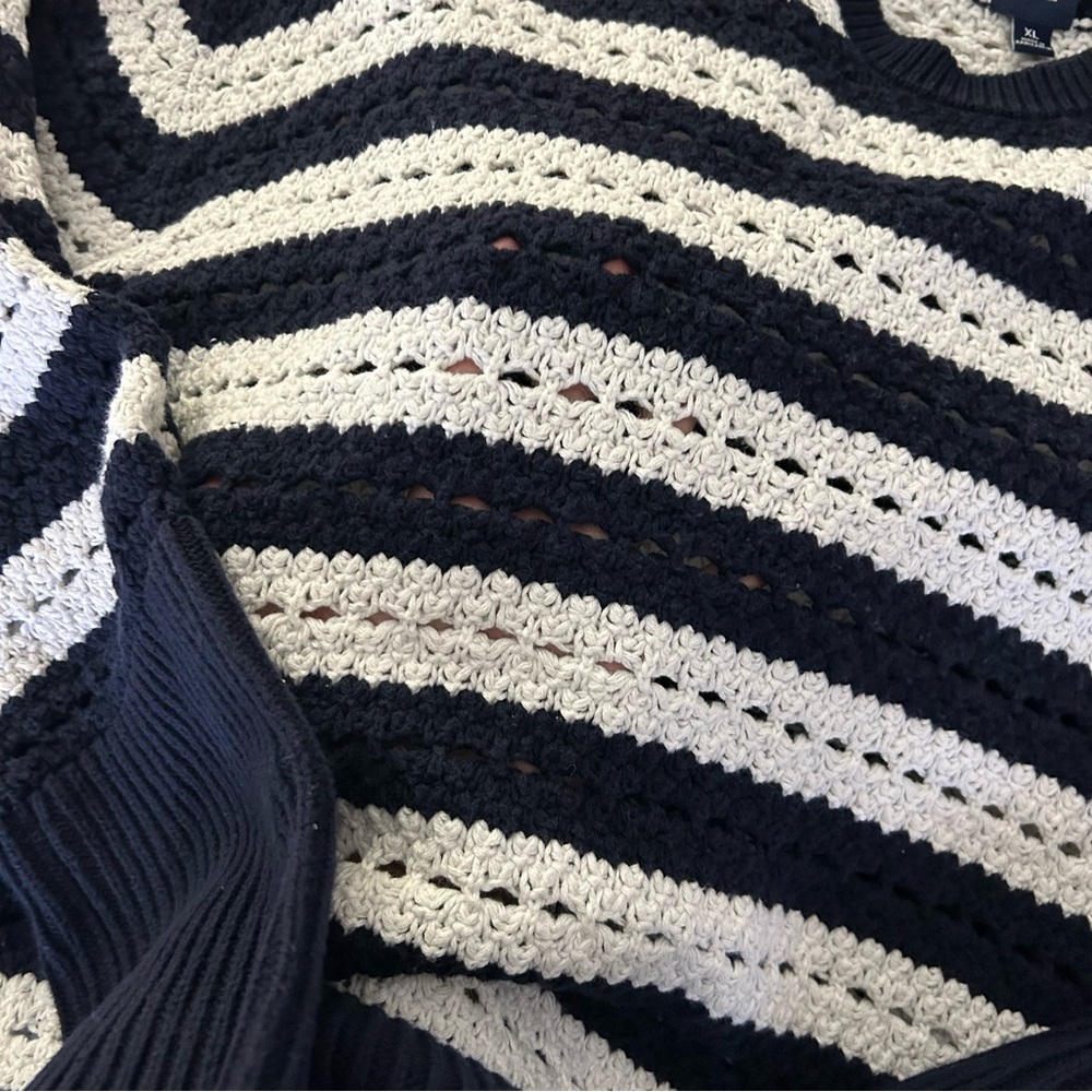 Gap Sweater - Picture 4 of 7